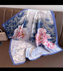 Foulard Quadrato in Seta Bianca Personalizzato 90cm con Design Rosa <span class=keywords><strong>Rossa</strong></span> per Moda Femminile Outdoor - Product Image 3