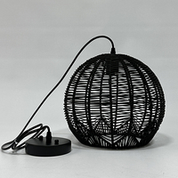Vente en gros Suspension artisanale en bambou et rotin naturel pour chandelier et lampes suspendues en osier tissé à la main noir