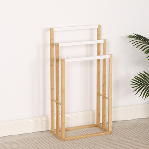 Portasciugamani e Appendiabiti Multifunzionale in Bambù a 3 Ripiani Pieghevole, Supporto da Terra Moderno e Portatile - Product Image 4