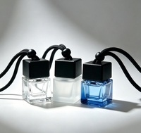 Vente en gros de flacons vides de 8 ml pour diffuseur d'air frais de voiture, pendentif pour huiles essentielles, flacon de parfum de voiture carré noir transparent