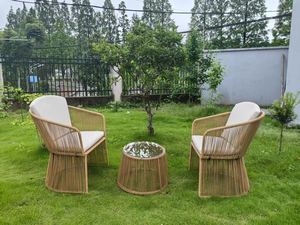 Ensemble de salon moderne en rotin durable avec deux places, coussins blancs et table d'appoint en verre – Idéal pour patio et jardin - Product Image 2