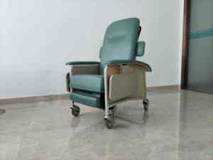 Hochey furnitur medis pasien baja tahan karat Iv kursi berdiri pembuluh darah Manual dapat disesuaikan kursi transfusi - Product Image 4