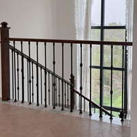 Rampe d'escalier en fer forgé pour hôtel, compatible avec verre trempé, antirouille, structure solide, durable, revêtement poudré, design moderne