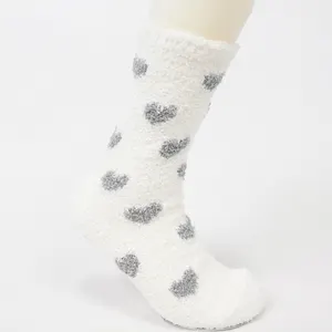 Wholesale price thick fluffy Polyester knitted cozy heart lovely socks for adult winter women