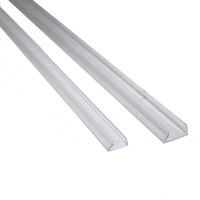 Fente en PVC de type U avec support auto-adhésif, résistante à la déformation, adaptée au câblage de circuits et à la fixation de bandes lumineuses.