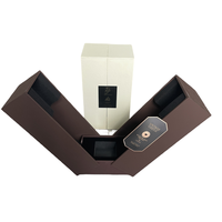 Boîte cadeau à fermeture magnétique rigide Emballage en carton à double porte ouverte sur le côté 2 pièces pour la manipulation de l'impression par stratification mate de parfum