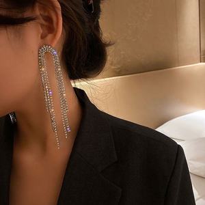 ต่างหูเงินทรงเข็มยาวประดับเพชรเต็มพู่ห้อยสไตล์เกาหลี ดงแดมุน แฟชั่นอินเทรนด์สำหรับคนดัง - Product Image 1