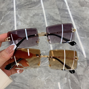 Frameless Cut Edge <b>Sunglasses</b> Metal <b>Gradient</b> Grey Lens Fashionable Commute Style - Product Image 2