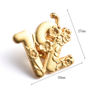 Insignia de Metal con Número y Logotipo Personalizado, Exquisito Regalo Souvenir - Product Image 4