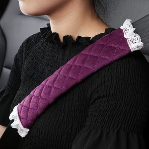 Protecteur de cou pour enfants couverture de ceinture de sécurité chauffante mignon intérieur décoration de voiture dentelle velours moelleux court peluche floue Polyester - Product Image 5