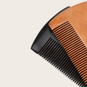 Peigne à barbe en bois naturel noir, mini outil de coiffage portable pour hommes, soin de la barbe - Product Image 2