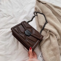 Sacs à main pour femmes à prix d'usine, tendance, avec rivets et rayures, sacs à main bon marché, sacs à main souples pour femmes, sac à main mignon
