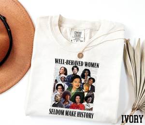 T-shirt da donna Comfort Colors Ivory Well-Behaved Women Seldom Make History, girocollo casual, per il Mese della Storia delle Donne Afroamericane - Product Image 1