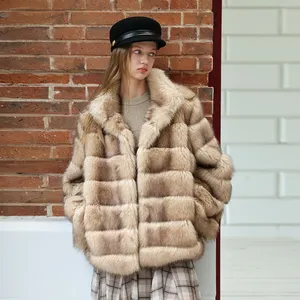 Nuovo Stile Invernale: <span class=keywords><strong>Cappotto</strong></span> Corto da <span class=keywords><strong>Donna</strong></span> in Finta Pelliccia di <span class=keywords><strong>Visone</strong></span> Ecologica, Monopetto con Collo in Pelliccia, Motivo 3D, Pelle Intera - Product Image 3