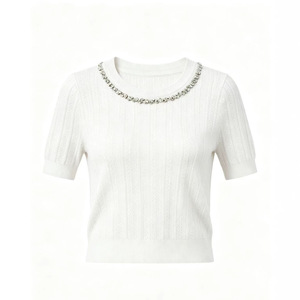 Haut court en tricot blanc à manches courtes, col rond, détail perlé, pour femme, été - Product Image 1