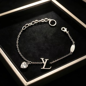 High-Quality Love Diamond Letter Bracelet, French Light Luxury High-End Commute Versatile Bracelet - Product Image 4