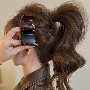 Épingles à cheveux tendance pour femmes, design de niche populaire, style simple et luxueux, vente en gros de bijoux à la mode - Product Image 1
