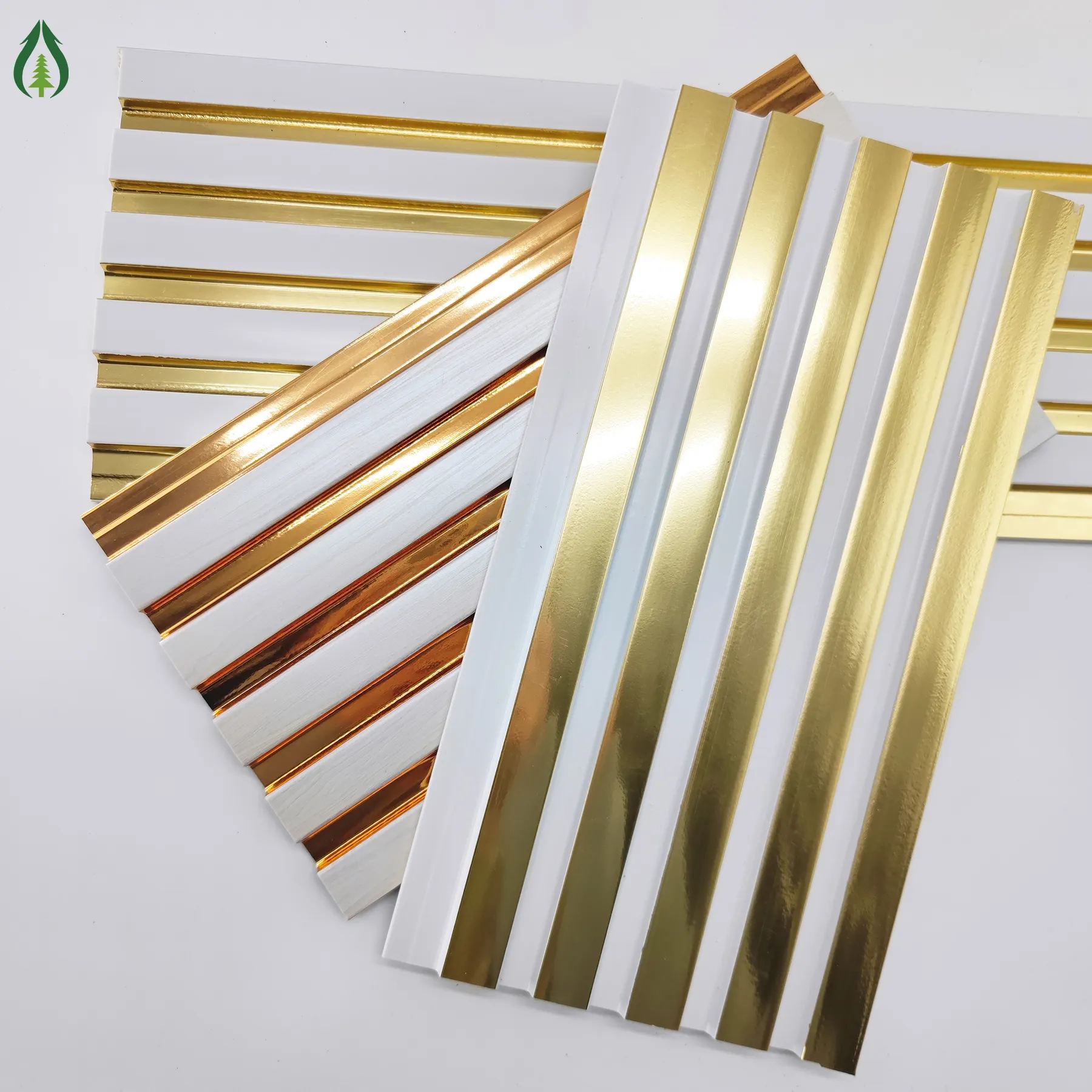 Material decorativo Fabricante Fluted 3D Water-Proof PS Painel De Parede Interior Painel De Teto Branco Dourado