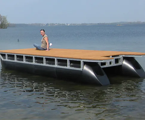 Casa flotante pontón flotante de agua casa barco pontón plataforma con piso de madera