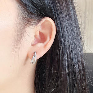 Orecchini E3486 in Oro Bianco con Diamanti Taglio Baguette, Gioielli di Lusso Naturali per Donna - Product Image 6