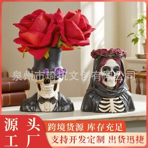 Vase en résine en forme de main avec crâne et rose pour décoration d'intérieur de table d'Halloween - Product Image 5