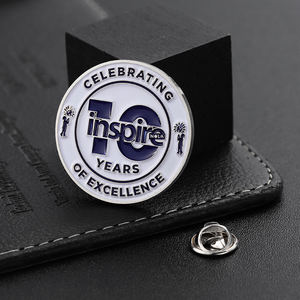 Épingles à vêtements de sécurité AI-MICH Mini de bonne qualité, épingles à revers roulantes, logo personnalisé, épingles dorées, métal plaqué or - Product Image 5