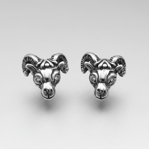 Boucles d'oreilles clous personnalisées pour homme, acier inoxydable 316L, étanches, hypoallergéniques, tête de taureau, cristal, style vintage viking. - Product Image 1