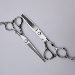 กรรไกรตัดผม LQ 6.0 นิ้ว ผลิตจากสแตนเลส แข็งแรง ทนทาน พร้อมแกนสกรู 25 จุด - Product Image 2