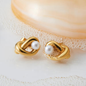 Moda Ins minimalista impermeable perla pendiente 18K PVD chapado en oro de acero inoxidable amor nudo Post Stud pendientes para mujer - Product Image 4