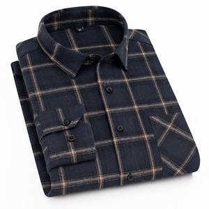 Camisas OEM/ODM <span class=keywords><strong>Chemise</strong></span> personnalisée en flanelle <span class=keywords><strong>noir</strong></span> <span class=keywords><strong>et</strong></span> or à poche unique, style fête noble, col rabattu, manches longues pour hommes - Product Image 1