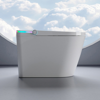 WC intelligent monobloc en céramique OEM avec réservoir intégré, télécommande et nettoyage à l'eau chaude