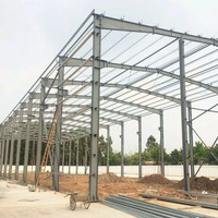Bâtiment préfabriqué en structure acier robuste pour hangar industriel avec pont roulant pour entrepôt, atelier et supermarché