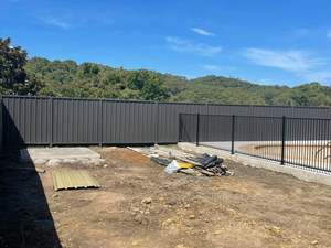 Ticari Sınır Alanları İçin Yüksek Güvenlikli Galvanizli Metal Boru Çit Dikey Çubuk Tasarımı 3D Modelleme Isıl İşlemli - Product Image 4