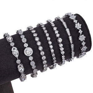 Bracelets de fiançailles et de mariage de luxe pour femmes Eternity Blossom en or blanc avec diamants naturels, taille brillant rond, plaqué or - Product Image 1