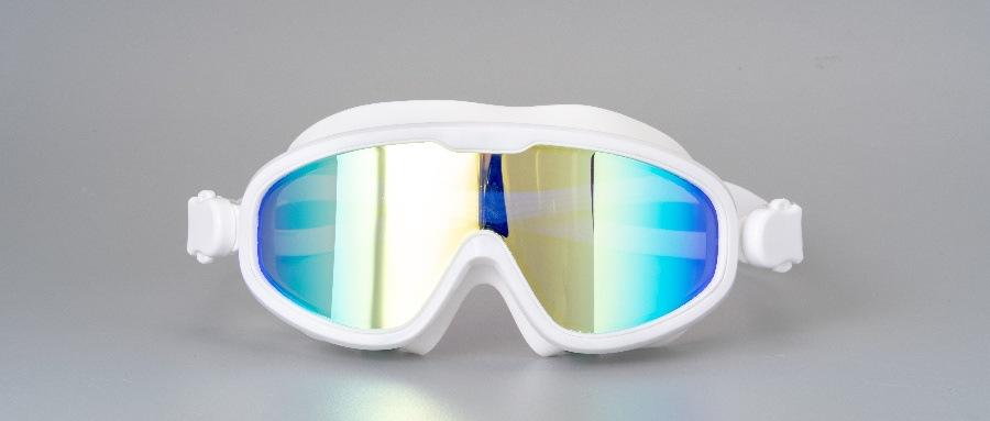 สีขาวสดใส