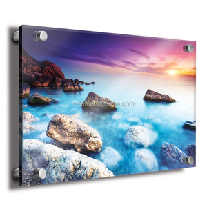 L'impression de grandes photos personnalisées sur acrylique pour les expositions est largement utilisée pour les qualités artistiques de ce matériau - Product Image 1