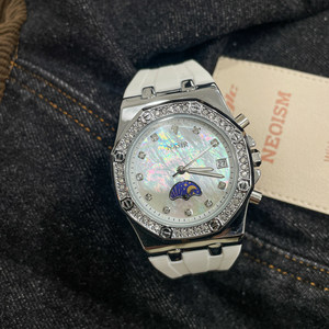 Reloj mecánico Nasir para mujer, esfera redonda de 40,5 mm, plateado, resistente al agua, con bisel de diamantes y indicador de fase lunar - Product Image 1