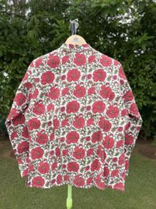 Veste en coton matelassé imprimé de qualité supérieure pour femmes |   Vêtements d'extérieur floraux artisanaux faits à la main |   Boutique de mode de luxe - Product Image 2