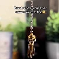 Nouveau style 2025 Collier double pendentif « Hug » pour femme et homme, étanche et inaltérable, bijou de Saint-Valentin, idéal pour un cadeau