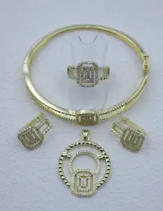 Accessori da donna di lusso in oro 14K di alta qualità Set di gioielli di marca per gli amanti