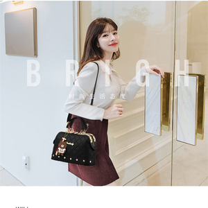 Nouveaux sacs à main pour femmes avec pendentif petit ours, sacs à main pour femmes en vente en ligne - Product Image 4