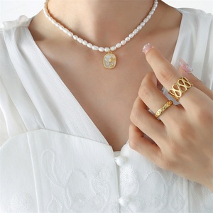 Colliers de luxe de haute qualité en perles d'eau douce naturelles avec pendentif en forme de fleur de coquillage pour femmes - Product Image 2