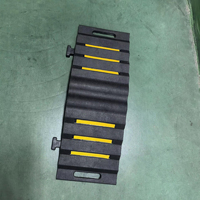 Rampe de protection de câbles en caoutchouc à 2 canaux pour tuyaux d'incendie, usage intérieur et extérieur, pour applications routières