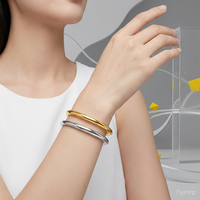 Bracelet manchette minimaliste en acier inoxydable plaqué or, incurvé en forme de C, étanche, vente en gros pour couples unisexes