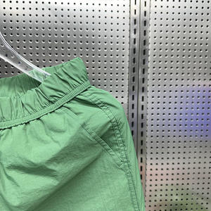 2024กางเกงขาสั้นผู้ชายเอวสูงผ้าไอซ์ซิลค์ลำลองใหม่บางทรงหลวมแห้งเร็วระบายอากาศได้ดีเล่นกีฬาชายหาดแห้งเร็วสำหรับฤดูร้อน - Product Image 5