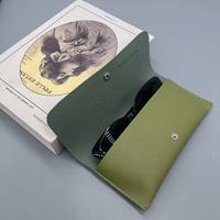Meilleur prix étui à lunettes de soleil en cuir PU Pop de luxe avec logo personnalisé en relief étui de rangement pour lunettes de voyage unisexe