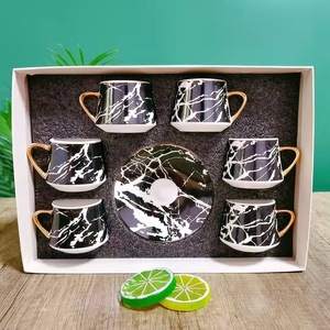 Set di piattini per tazze da caffè <span class=keywords><strong>in</strong></span> porcellana ambrata tazza da tè <span class=keywords><strong>in</strong></span> ceramica con piattino <span class=keywords><strong>in</strong></span> <span class=keywords><strong>alluminio</strong></span> e manico circolare <span class=keywords><strong>in</strong></span> metallo - Product Image 2