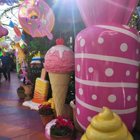 Statue de crème glacée en fibre de verre géante colorée décoration de magasin de bonbons en résine accessoires de crème glacée