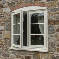 Ventana Abatible de UPVC de Alta Eficiencia Energética, Marco Reforzado de Acero Multicámara, Vidrio Aislante para Proyectos de Villas