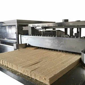 Linea di produzione industriale del biscotto del Wafer del forno a Gas che fa la macchina per fare il biscotto della cialda